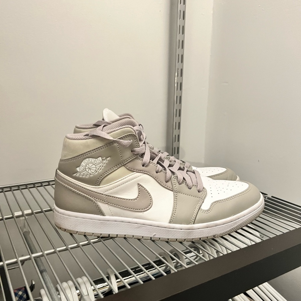 Nike Air Jordan 1 Mid- College Grey - Picture 4 of 8